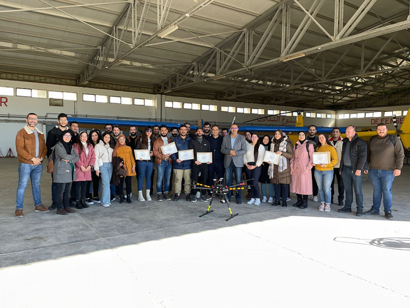 Photo des étudiants d'IASRIA lors d'une visite au siège de SONAPROV